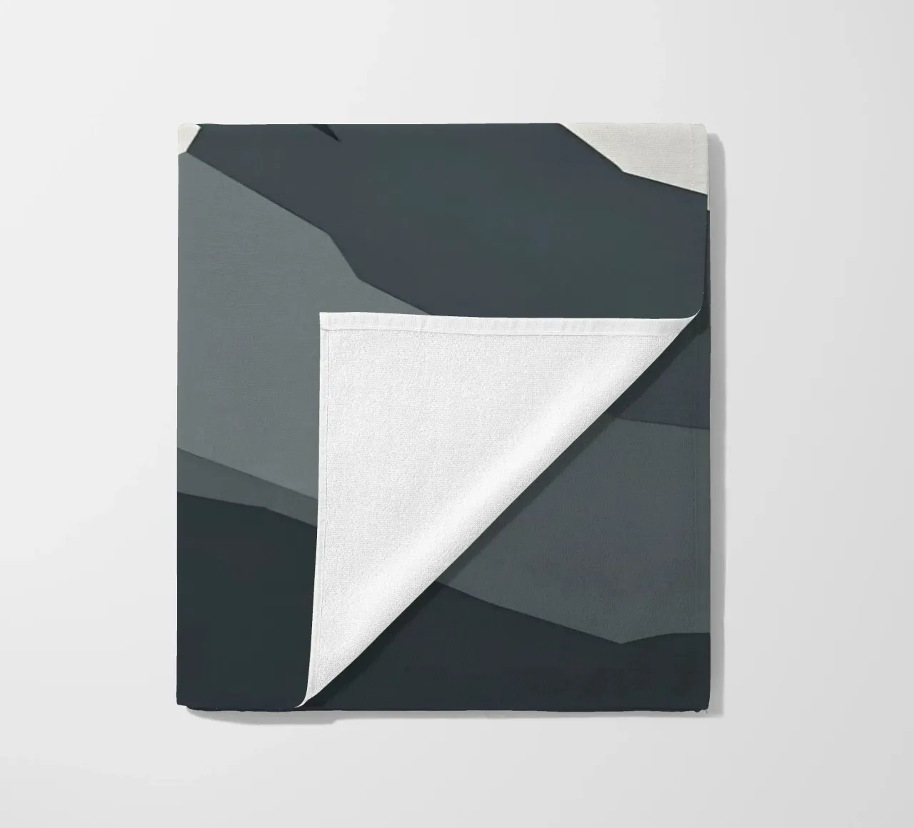 Mountain - Zero Shadow strandhanddoek van LIFESTYLE OBJECTS