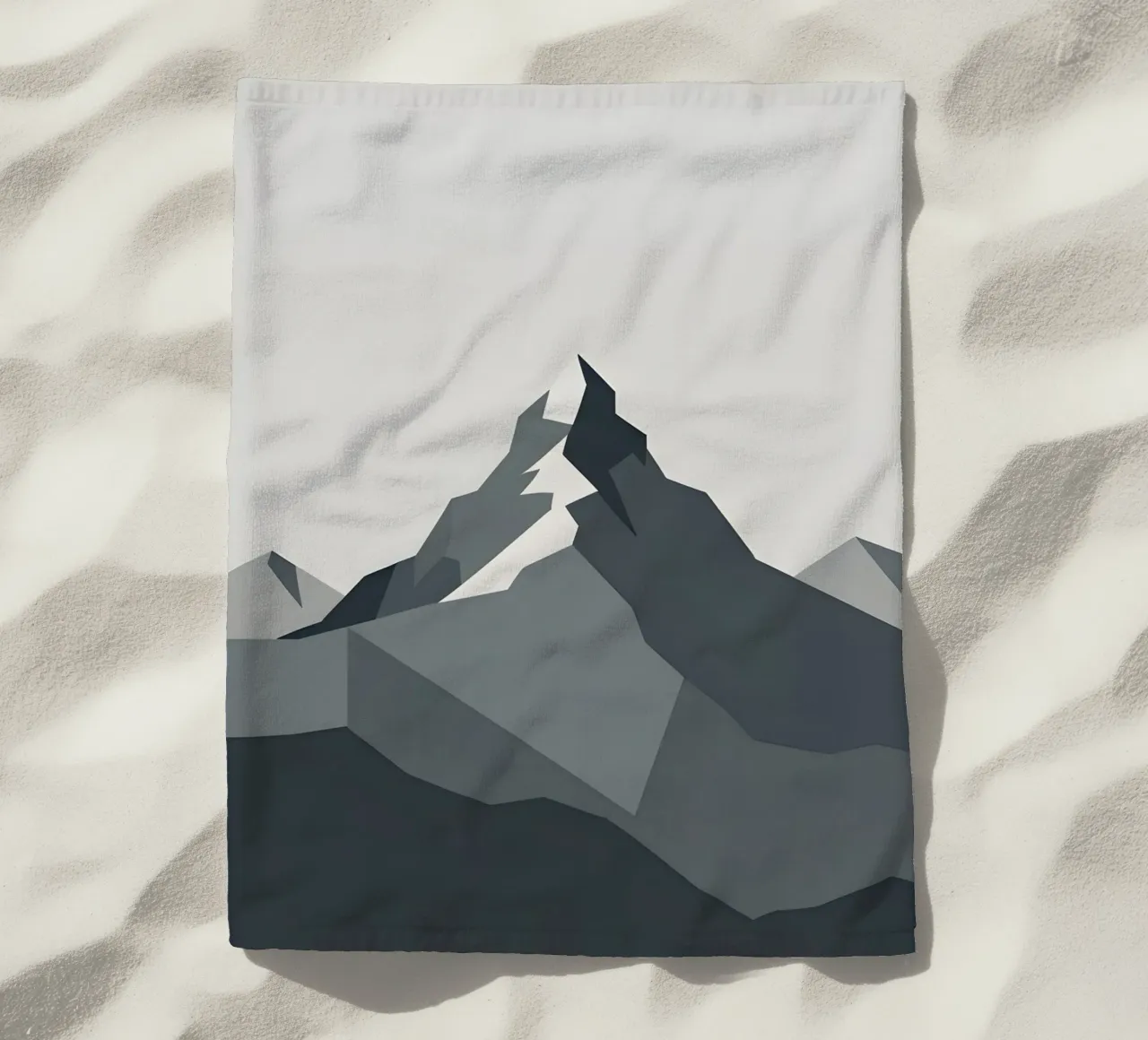 Mountain - Zero Shadow strandhanddoek van LIFESTYLE OBJECTS
