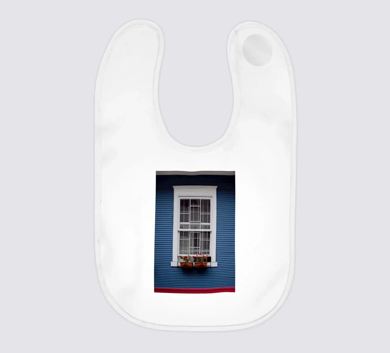 window in striped wall bavaglino da feny