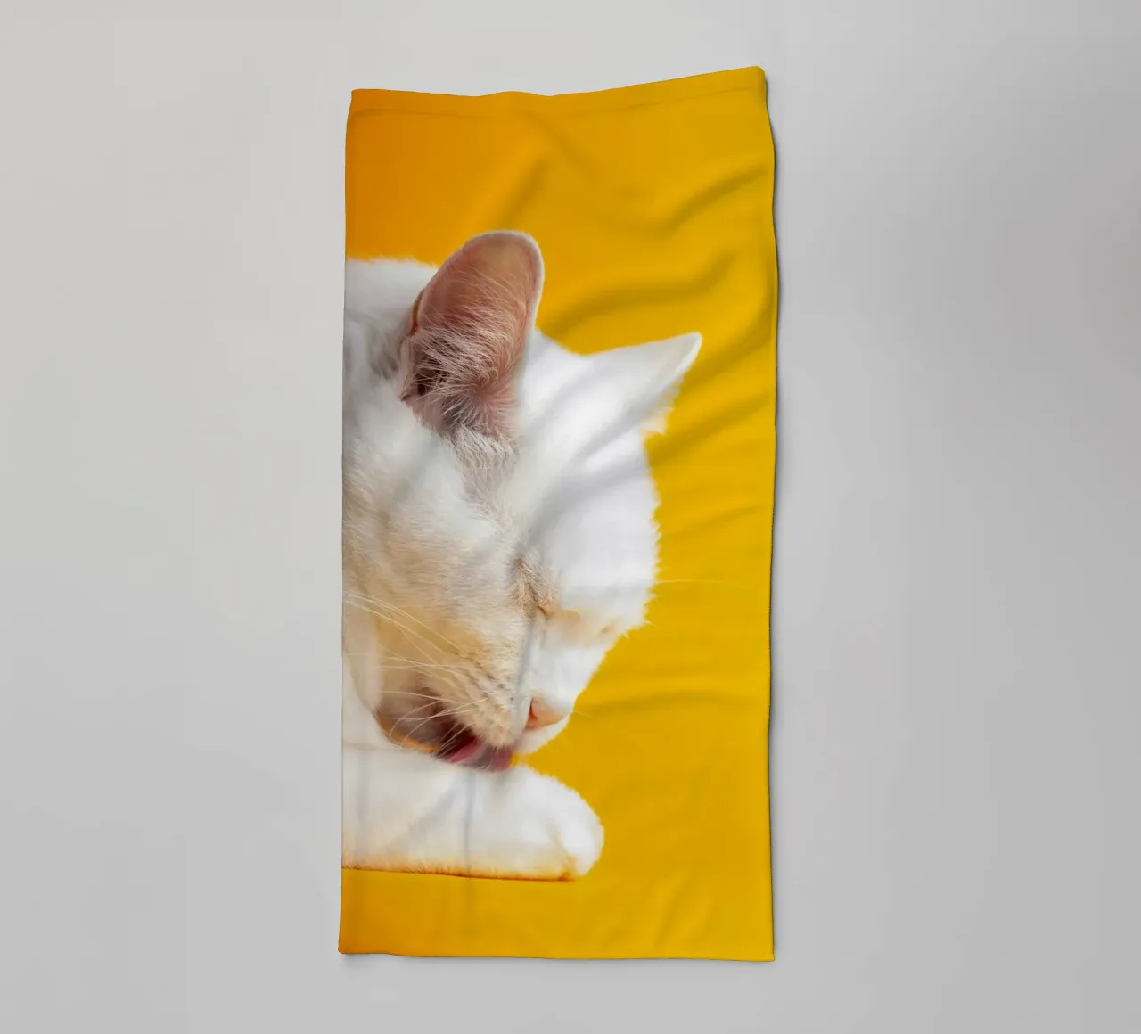 cat in the yellow shade asciugamano da bagno da feny