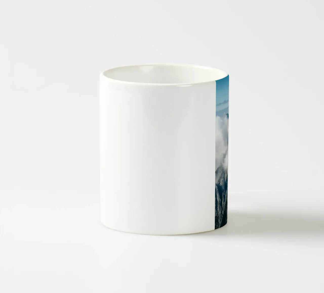 cloud on the mountain tazza in ceramica da comura