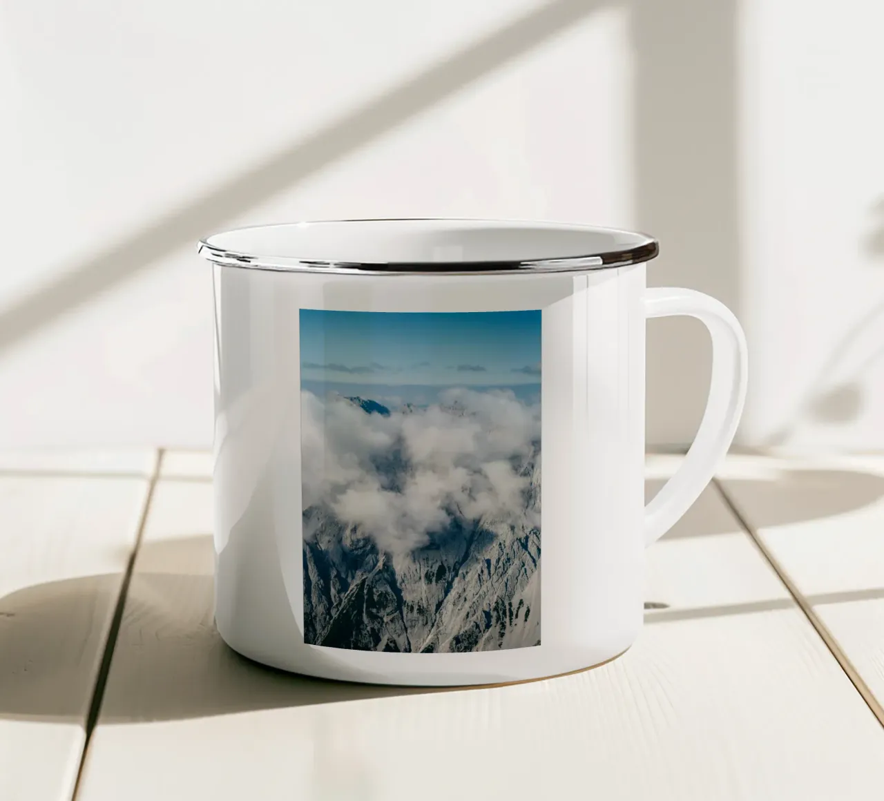 cloud on the mountain emaille mok van comura
