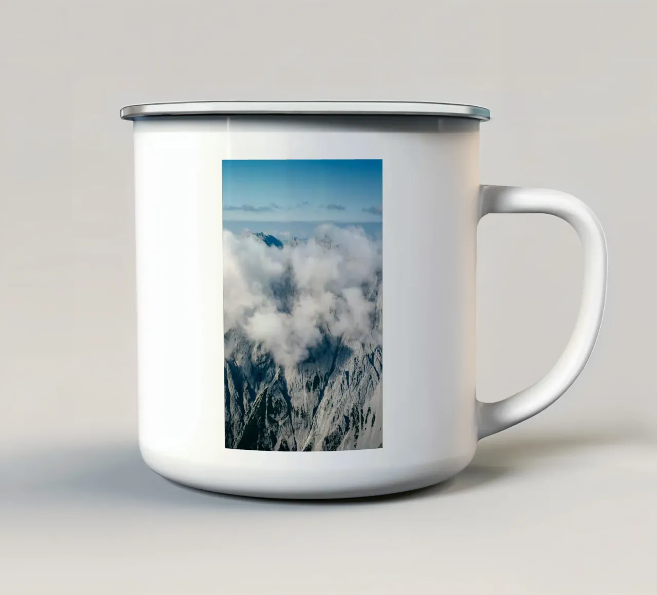 cloud on the mountain emaille mok van comura
