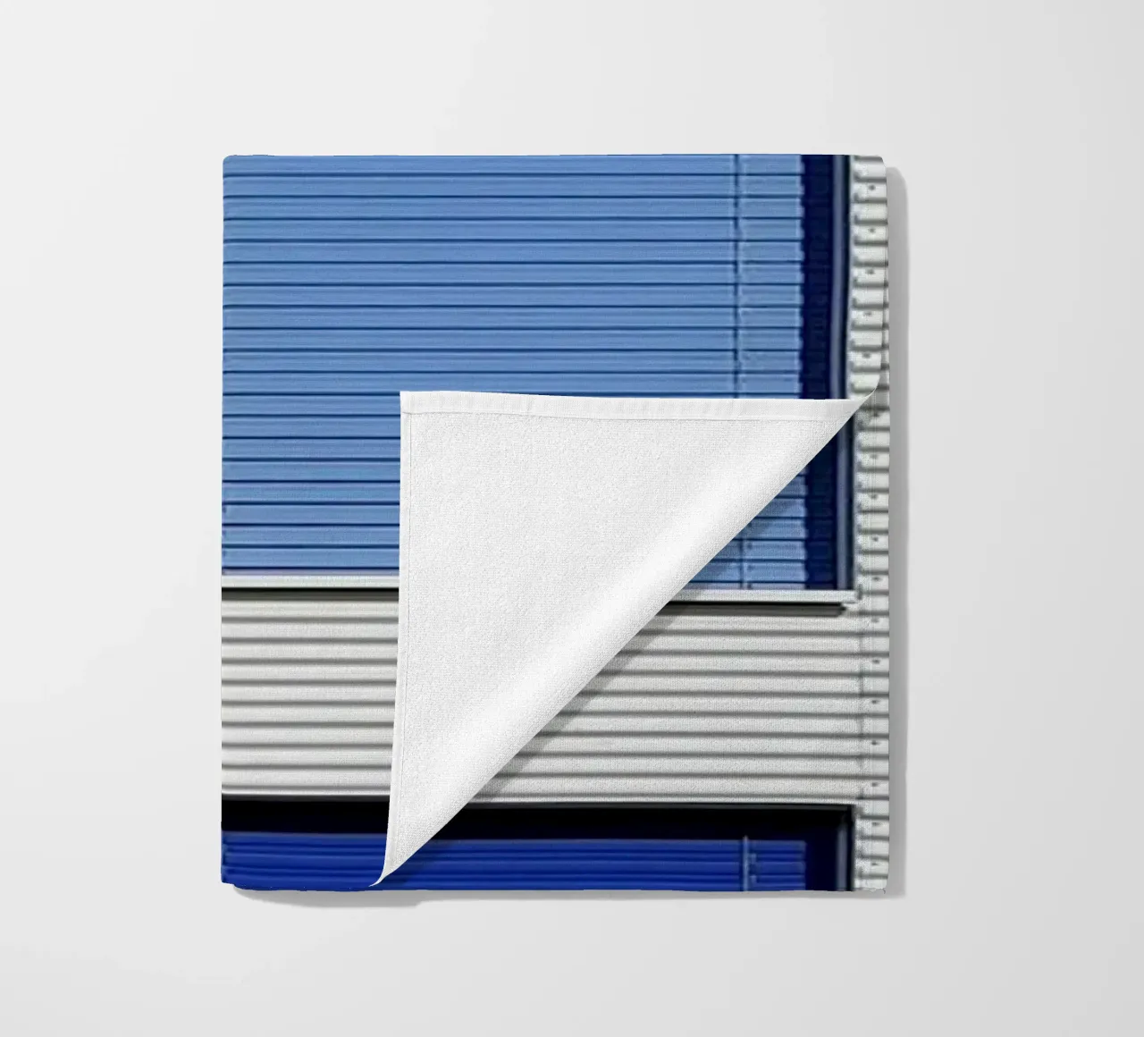gradient square on building telo mare da comura