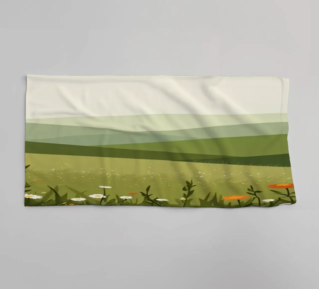 Colline verdi con fiori selvatici asciugamano da bagno da DesignDoodle