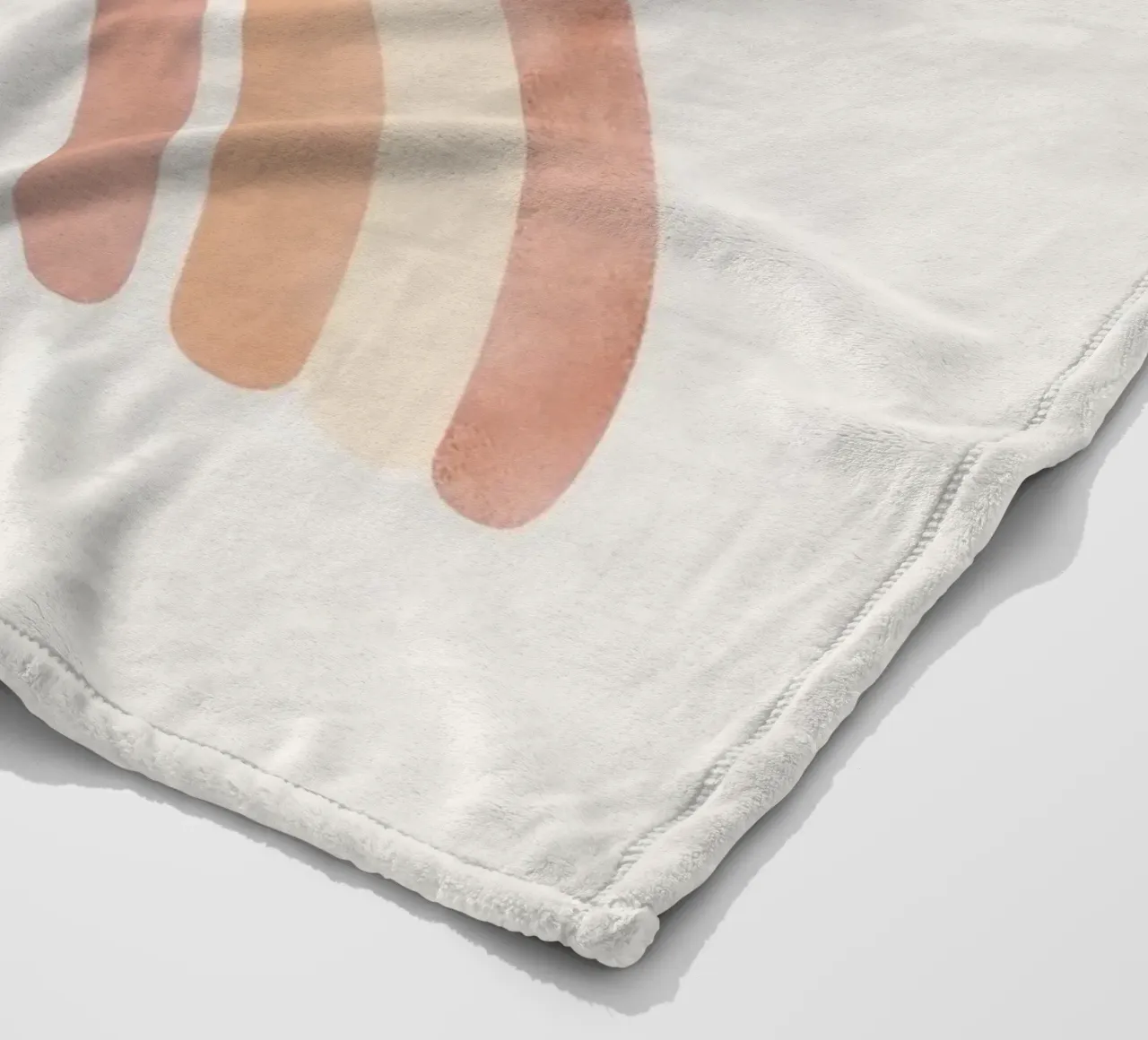 Simpatica volpe addormentata sull'arcobaleno con elementi celestiali coperta in pile da DesignDoodle