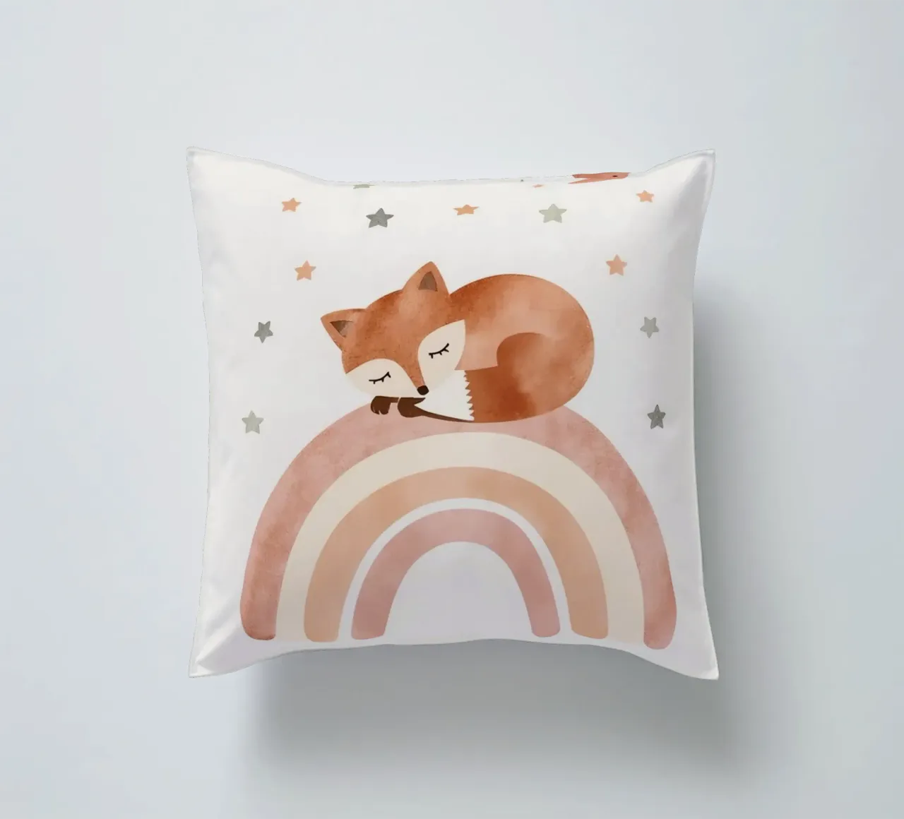 Simpatica volpe addormentata sull'arcobaleno con elementi celestiali cuscino da DesignDoodle