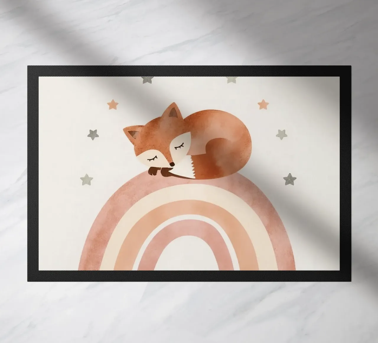 Mignon renard endormi sur un arc-en-ciel avec des éléments célestes paillasson de DesignDoodle