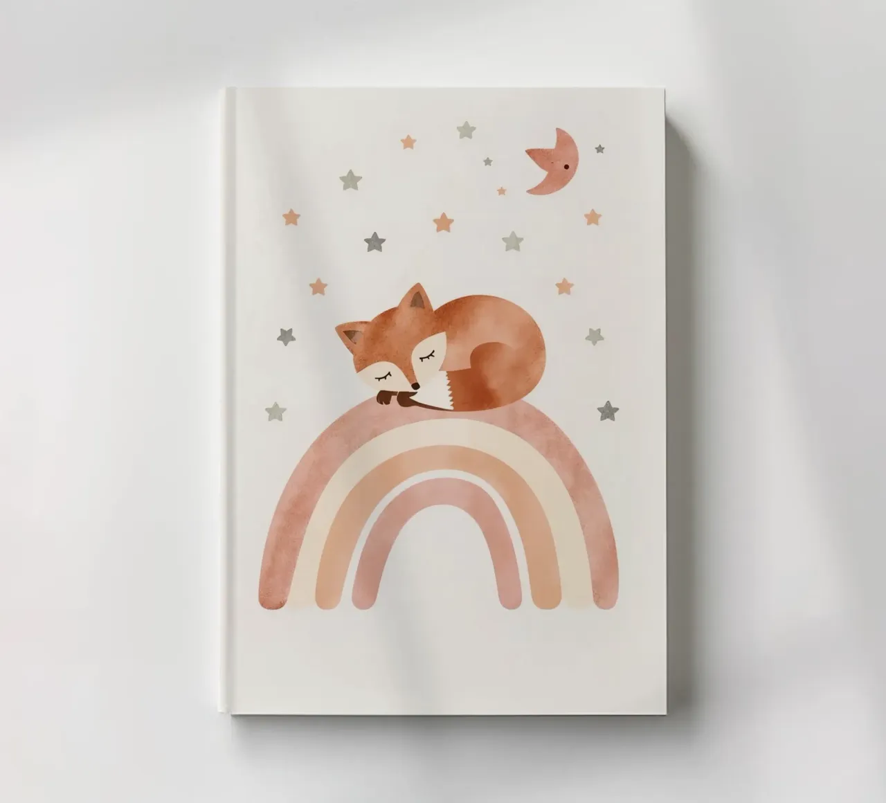 Simpatica volpe addormentata sull'arcobaleno con elementi celestiali diario da DesignDoodle