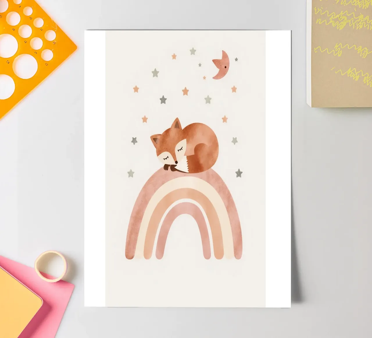 Simpatica volpe addormentata sull'arcobaleno con elementi celestiali foglio adesivo da DesignDoodle