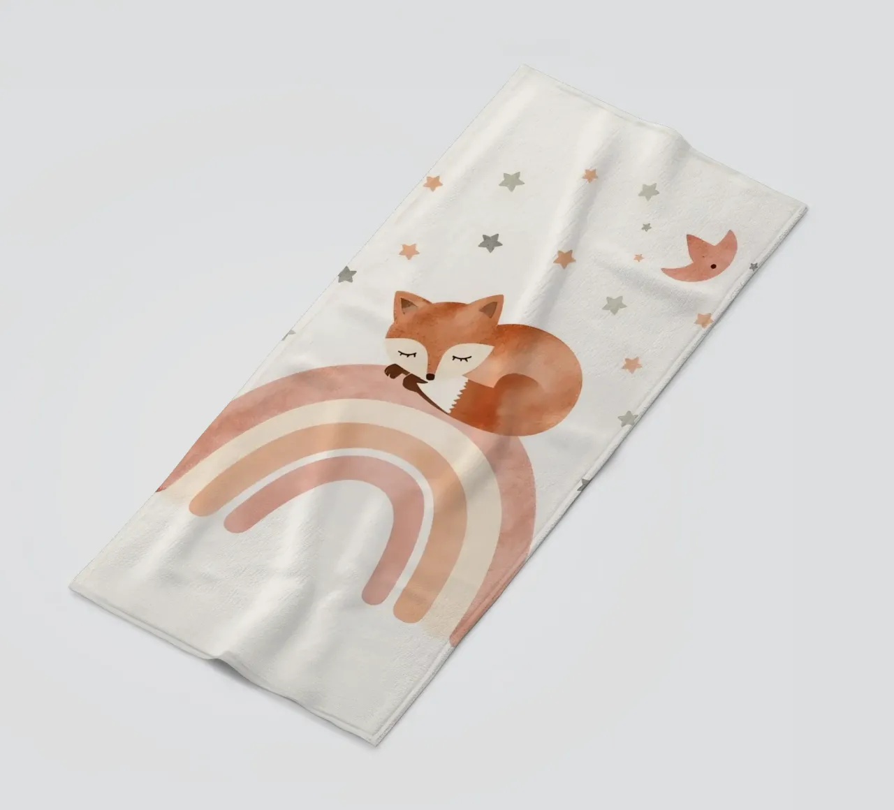 Simpatica volpe addormentata sull'arcobaleno con elementi celestiali telo mare da DesignDoodle