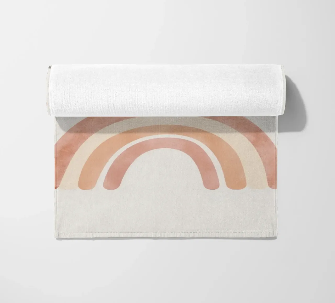 Simpatica volpe addormentata sull'arcobaleno con elementi celestiali telo mare da DesignDoodle