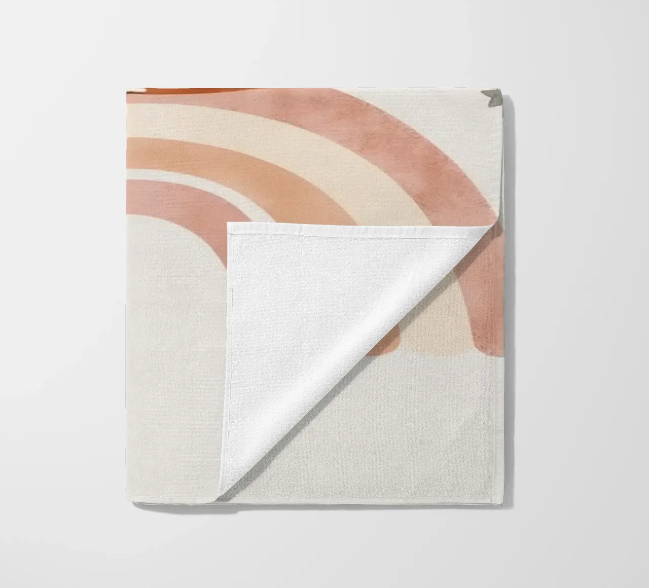 Simpatica volpe addormentata sull'arcobaleno con elementi celestiali telo mare da DesignDoodle