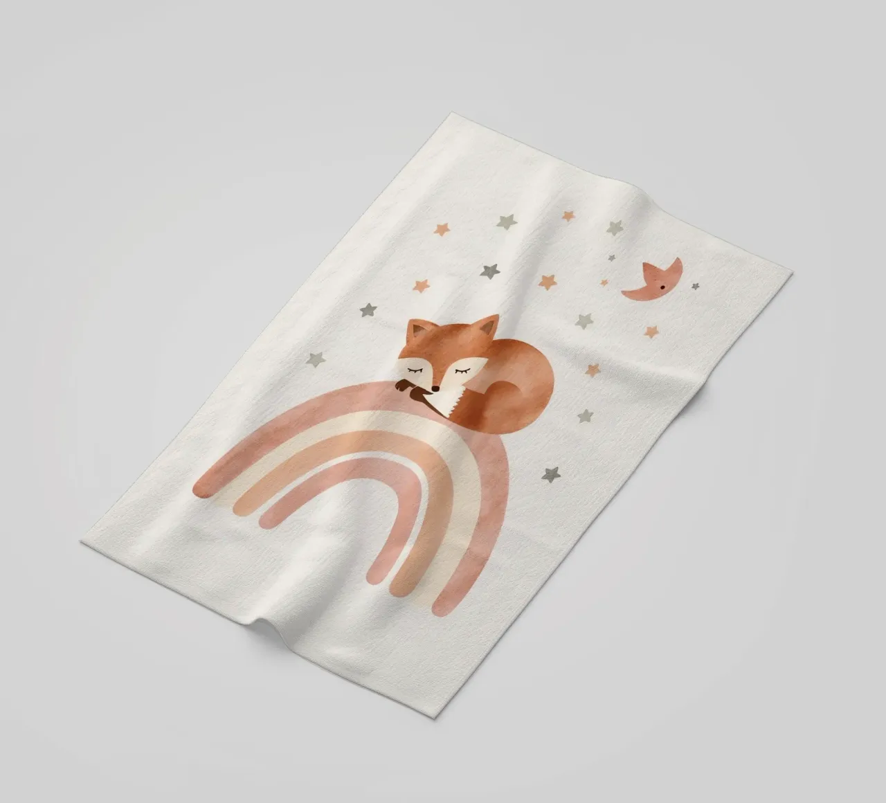 Simpatica volpe addormentata sull'arcobaleno con elementi celestiali telo mare da DesignDoodle