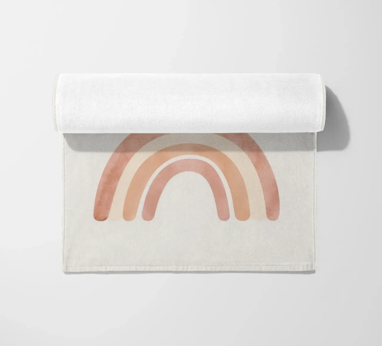 Simpatica volpe addormentata sull'arcobaleno con elementi celestiali telo mare da DesignDoodle