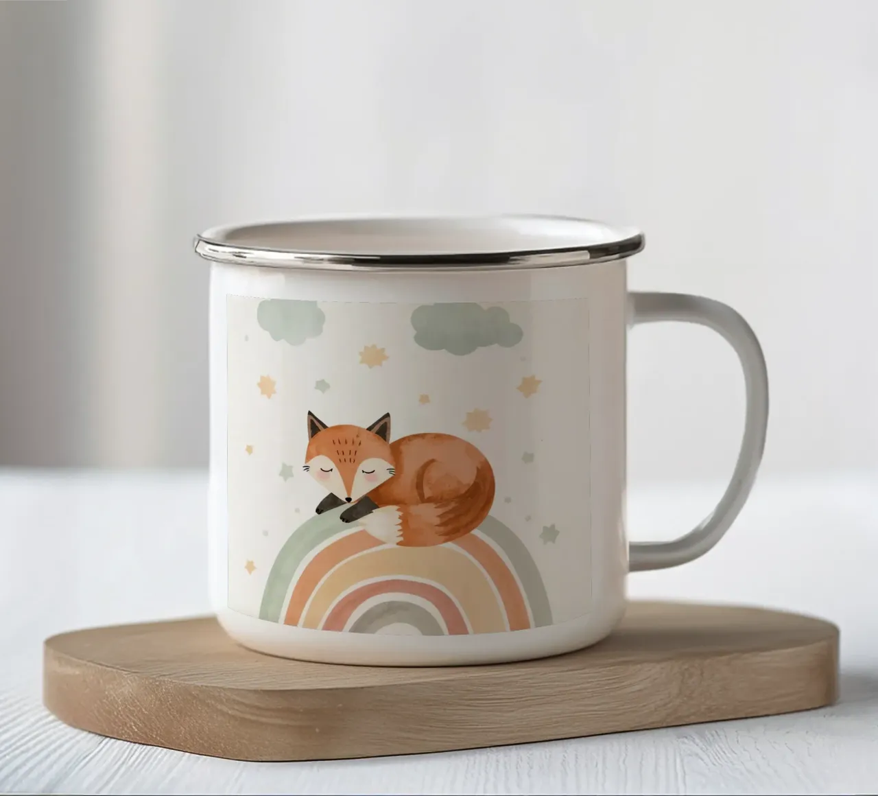 Volpe addormentata sull'arcobaleno con nuvole e stelle tazza in smalto da DesignDoodle