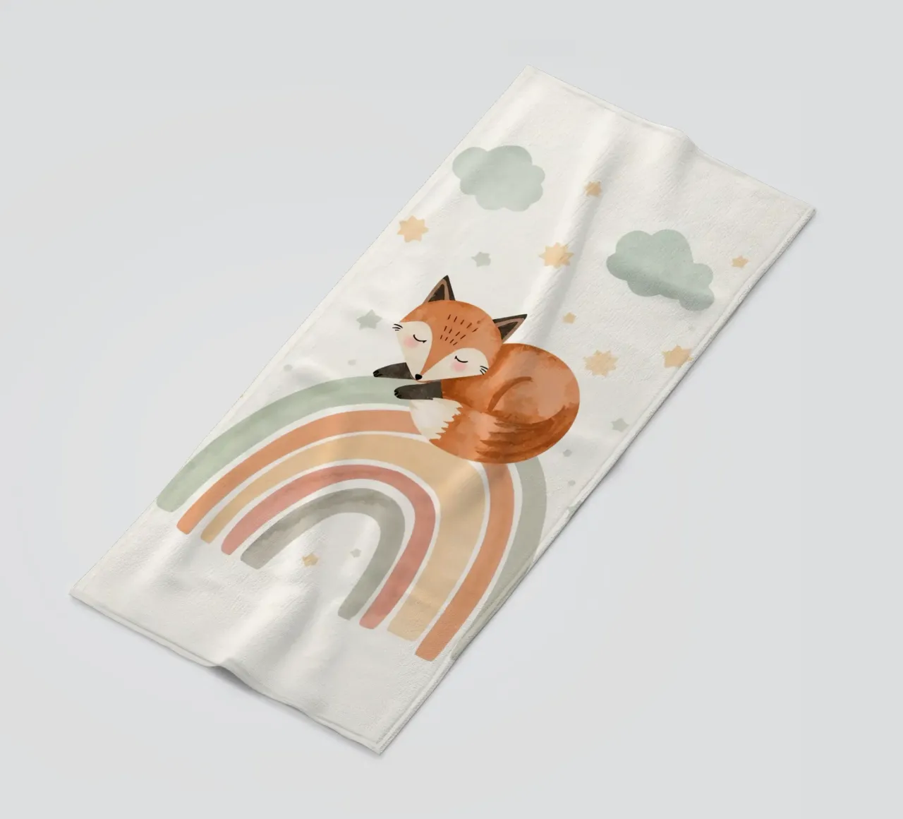 Volpe addormentata sull'arcobaleno con nuvole e stelle telo mare da DesignDoodle