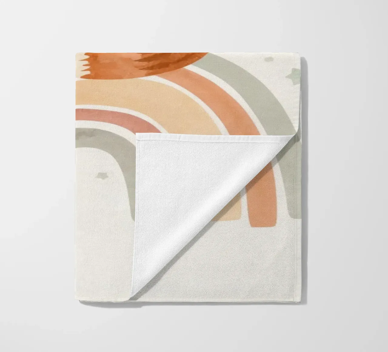 Volpe addormentata sull'arcobaleno con nuvole e stelle telo mare da DesignDoodle