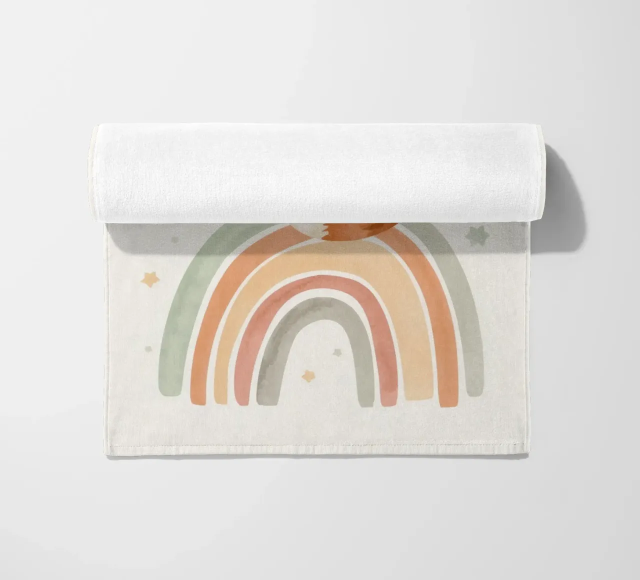 Volpe addormentata sull'arcobaleno con nuvole e stelle telo mare da DesignDoodle