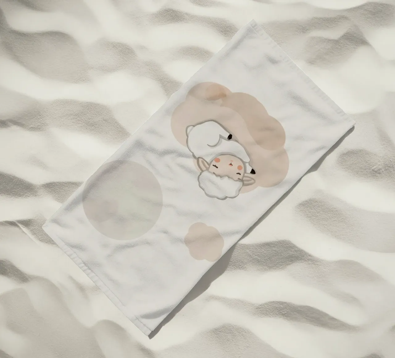 Agnello addormentato su una nuvola telo mare da DesignDoodle