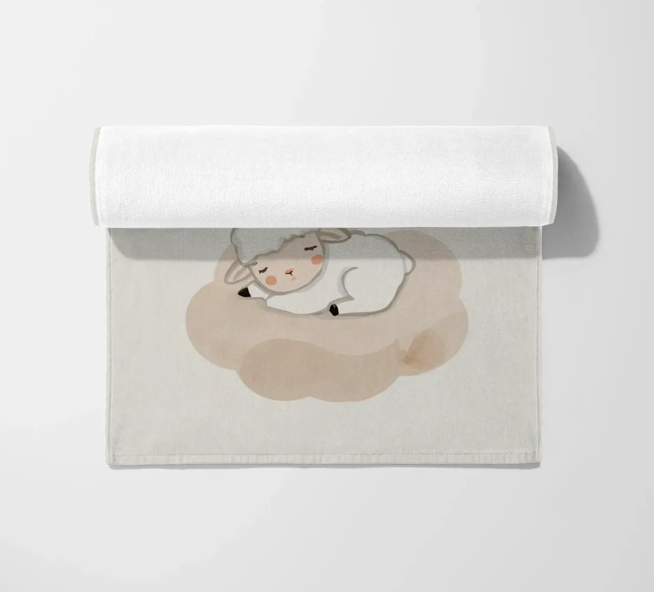 Agnello addormentato su una nuvola telo mare da DesignDoodle