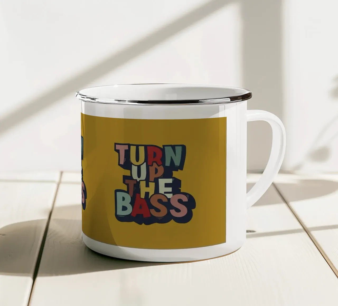 Turn Up the Bass – Hand-Drawn Music Typography Poster tazza in smalto da showmemars
