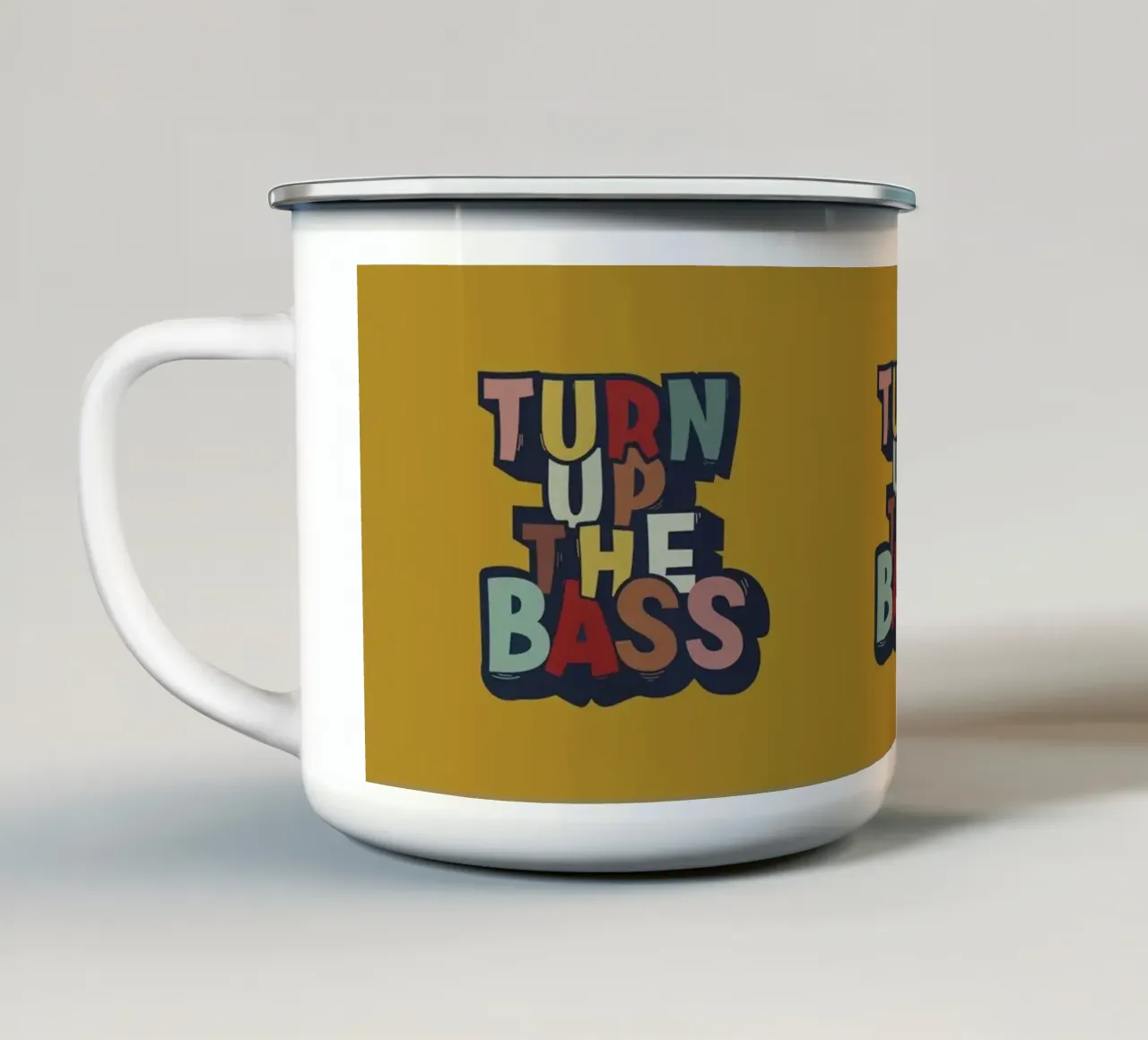 Turn Up the Bass – Hand-Drawn Music Typography Poster tazza in smalto da showmemars