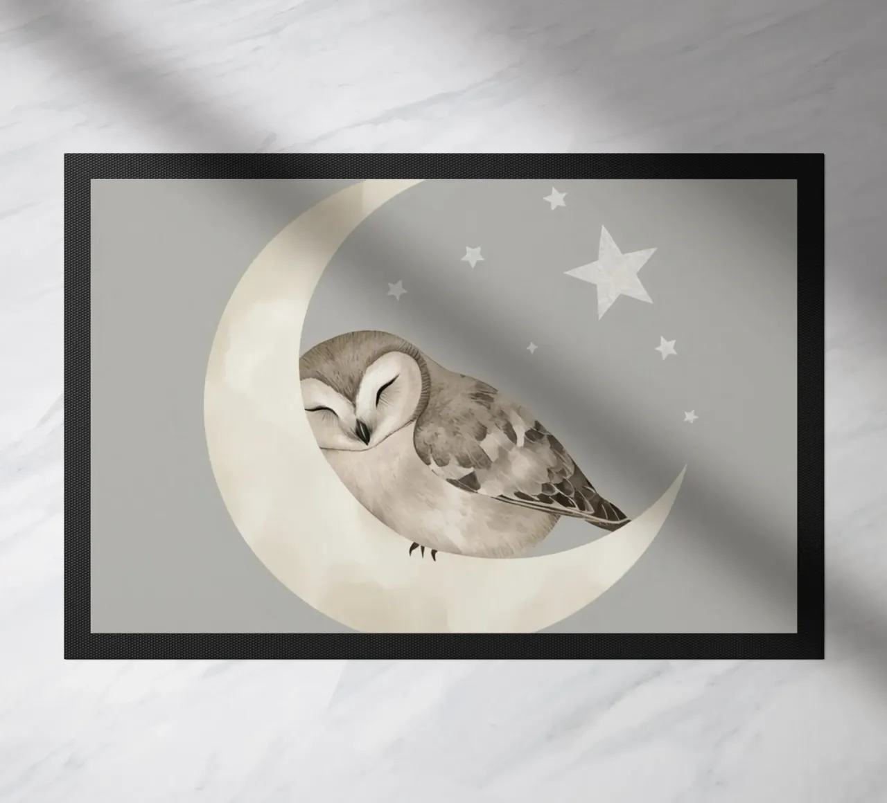 Simpatico gufo addormentato sulla mezzaluna con le stelle zerbino da DesignDoodle