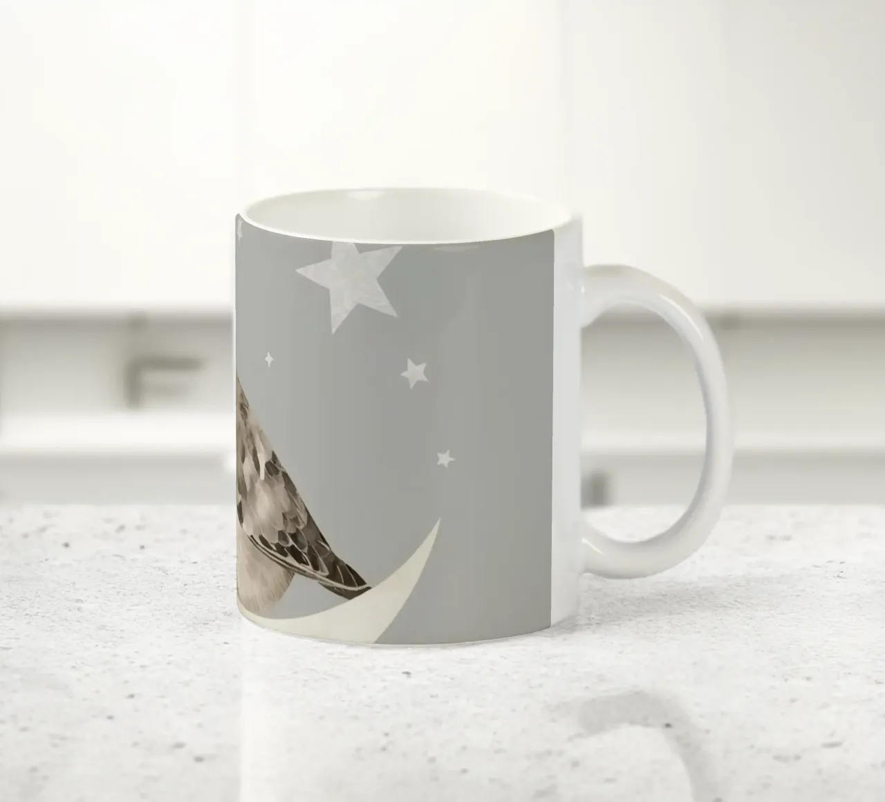 Simpatico gufo addormentato sulla mezzaluna con le stelle tazza in ceramica da DesignDoodle