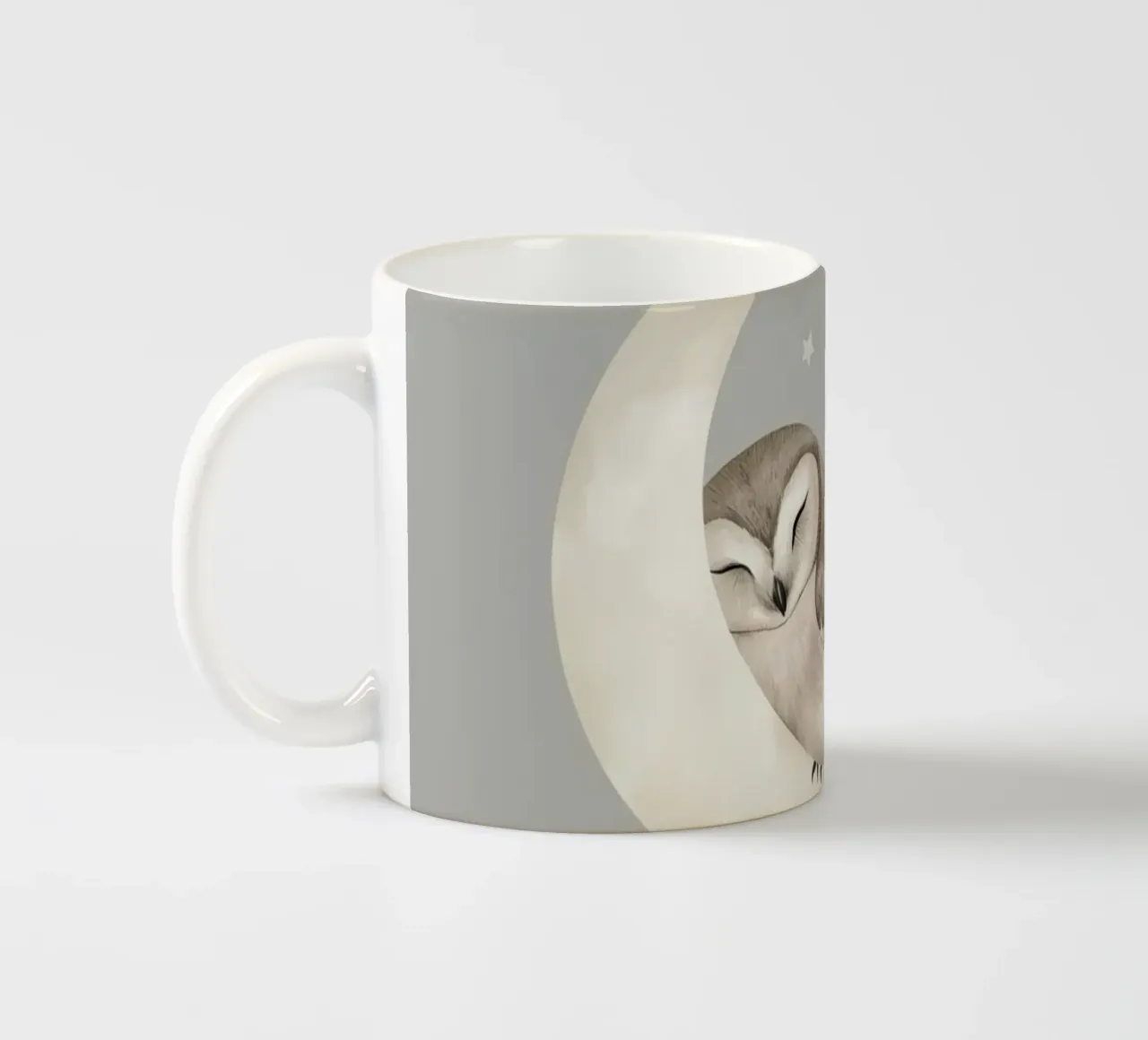 Simpatico gufo addormentato sulla mezzaluna con le stelle tazza in ceramica da DesignDoodle