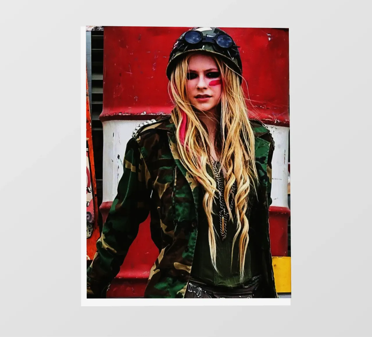 Avril Lavigne Army pellicola backlit da Torres 9