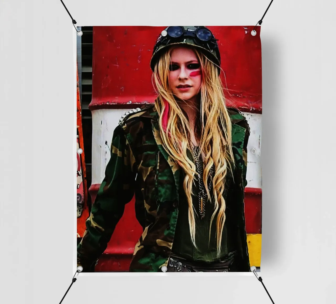 Avril Lavigne Army telo in pvc da Torres 9