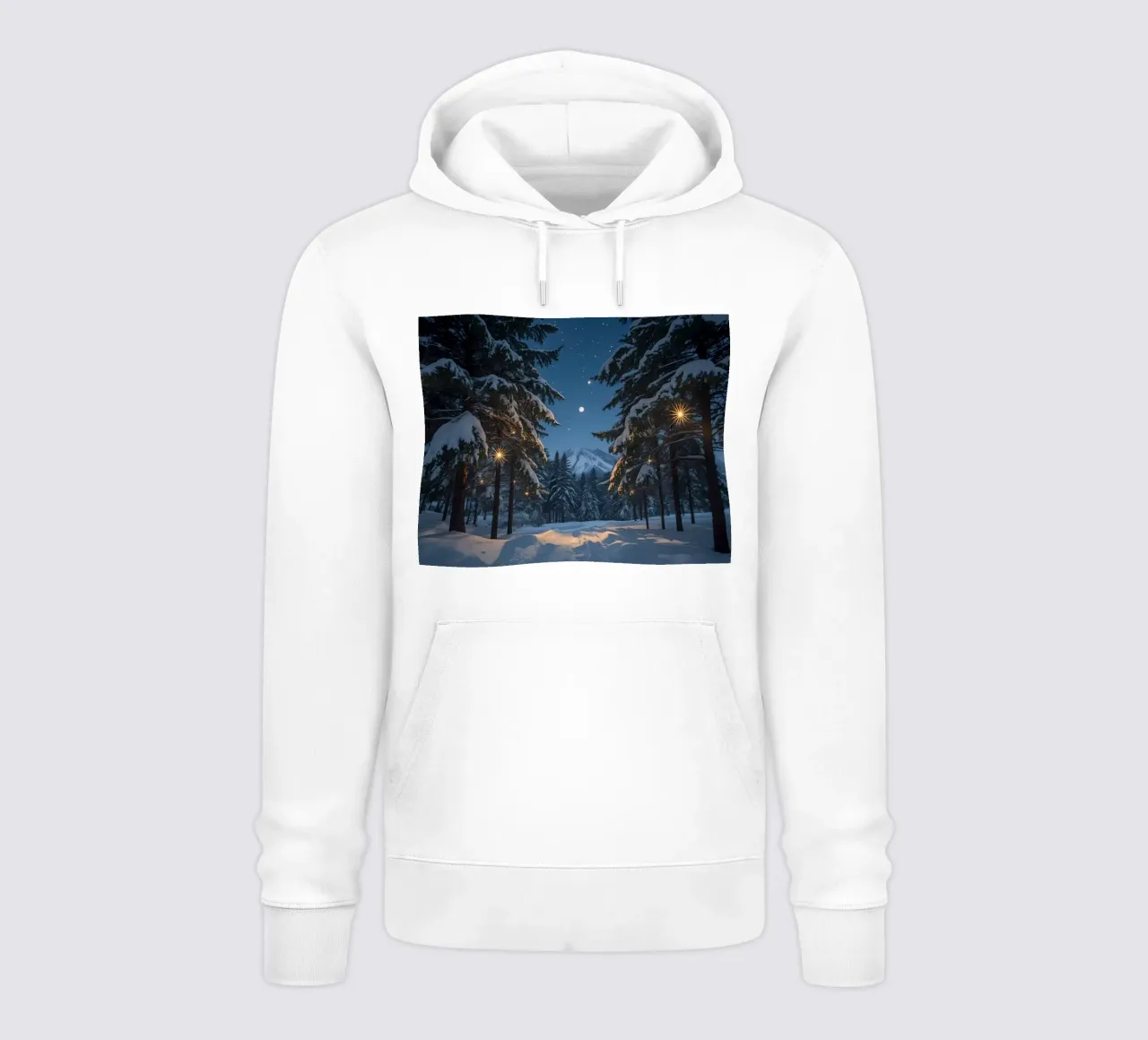 Foresta innevata di notte con luci stellari felpa con cappuccio da DesignDoodle