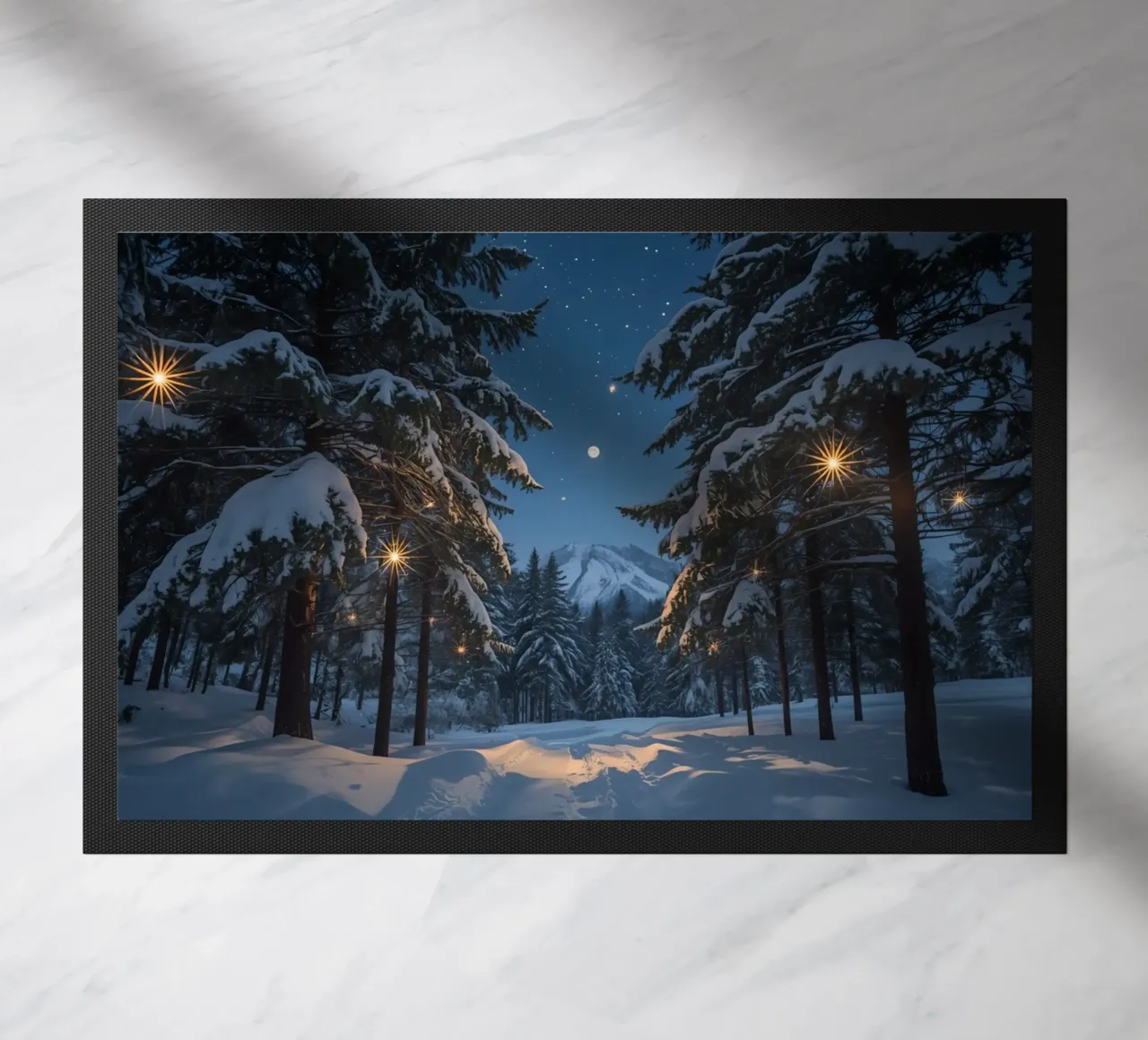 Foresta innevata di notte con luci stellari zerbino da DesignDoodle