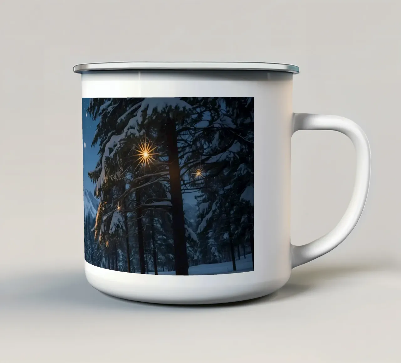 Foresta innevata di notte con luci stellari tazza in smalto da DesignDoodle