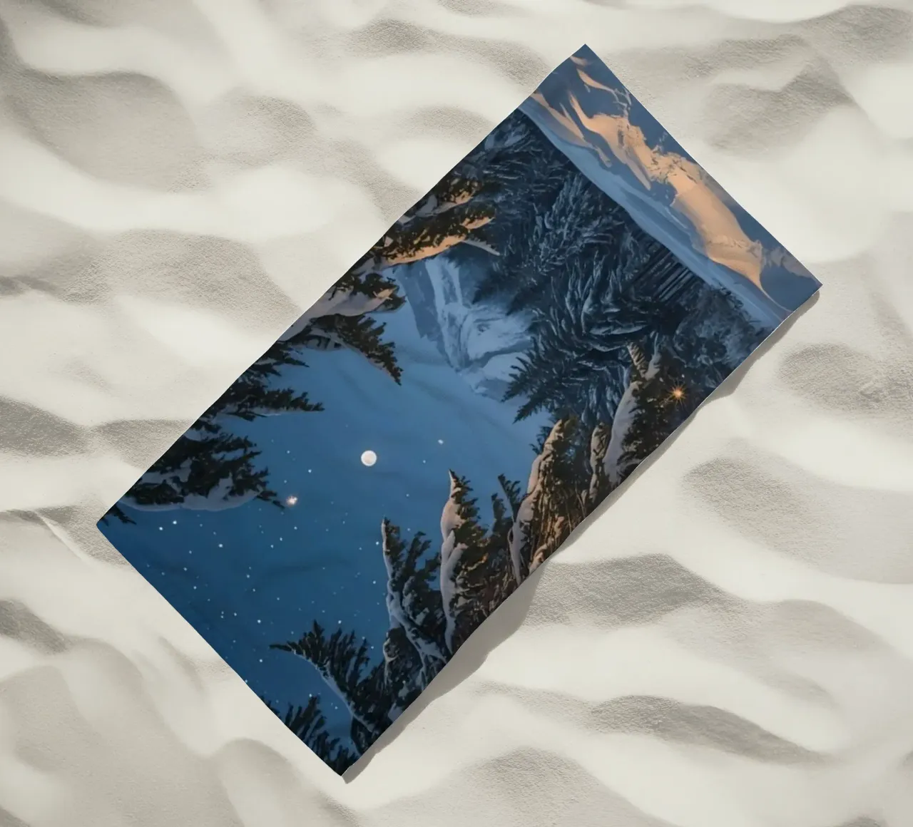 Foresta innevata di notte con luci stellari telo mare da DesignDoodle