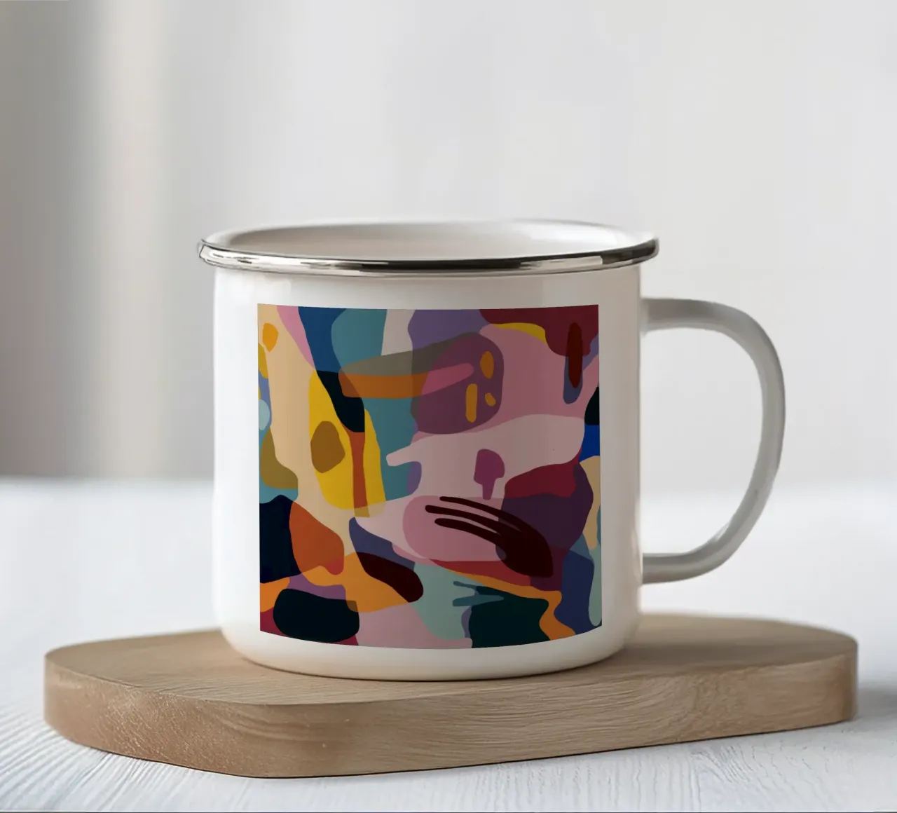 Fusione figurativa astratta tazza in smalto da Kala Martir