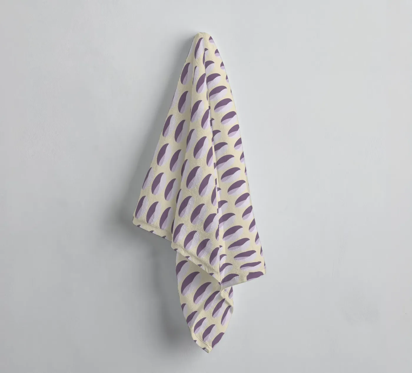 Wavy Dots Pattern #1 badhanddoek van kathrinmay