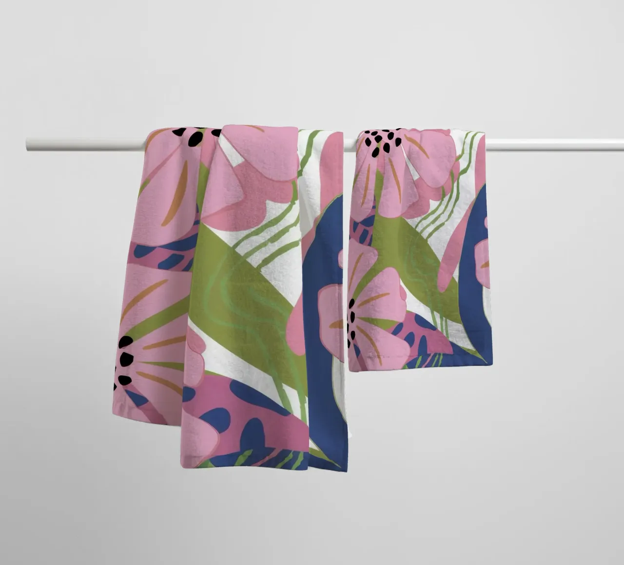 Pink Poppy Pattern asciugamano da bagno da Kala Martir