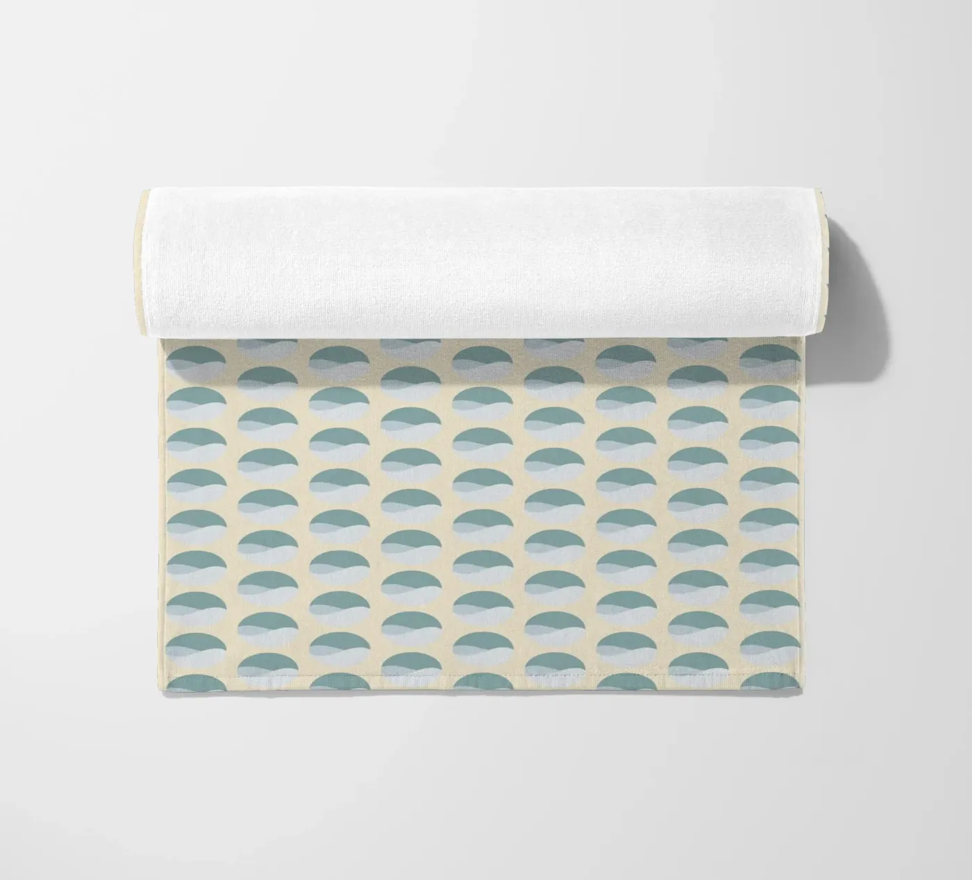 Wavy Dots Pattern #3 serviette de plage de kathrinmay