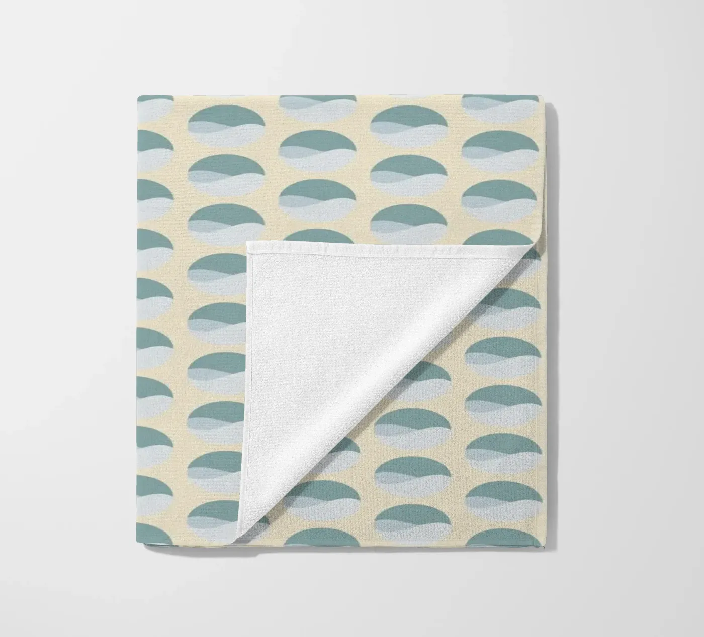 Wavy Dots Pattern #3 serviette de plage de kathrinmay