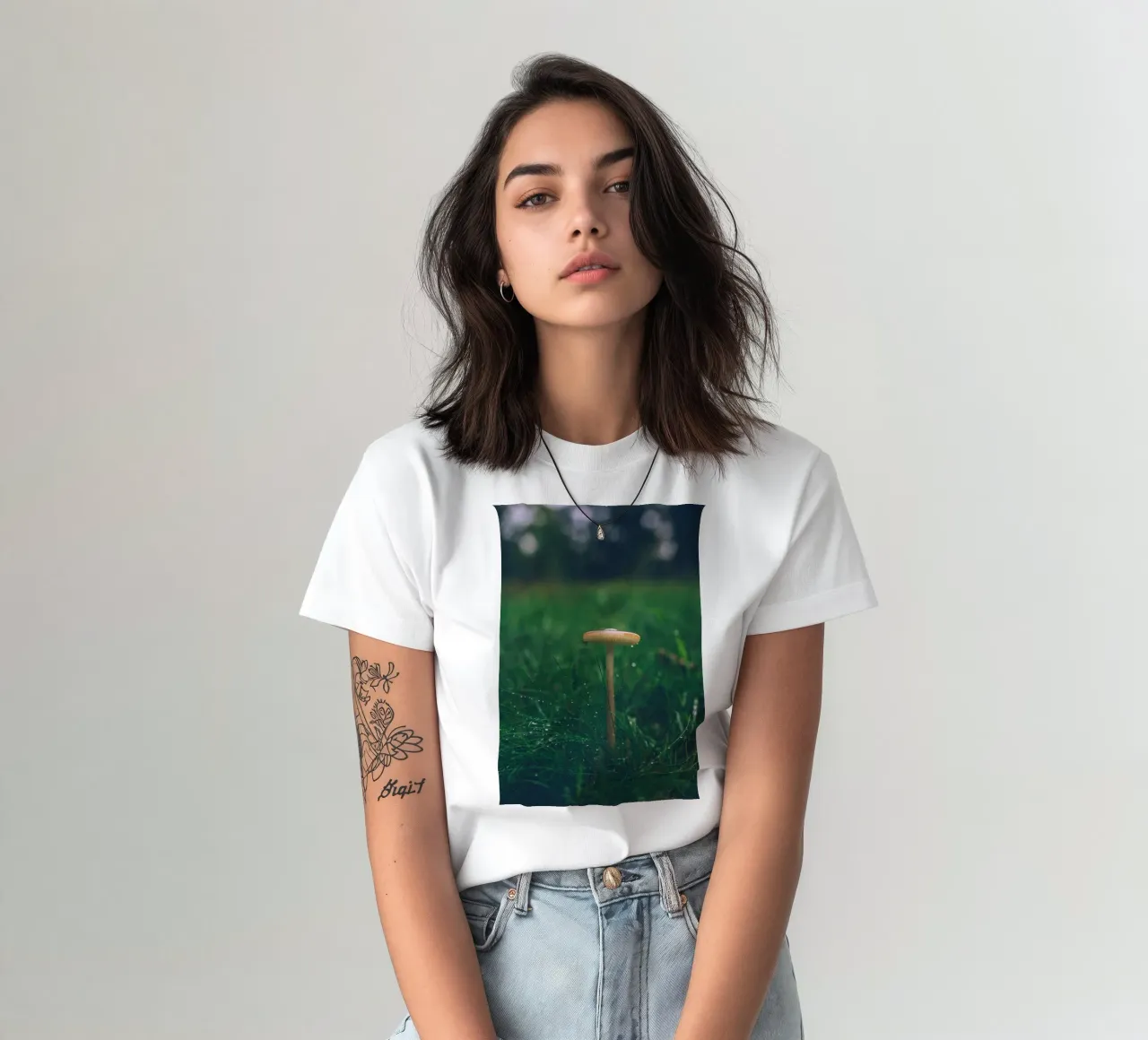 Funghi in autunno | Stile forchetta | Colori scuri e lunatici t-shirt da Bold and Retro