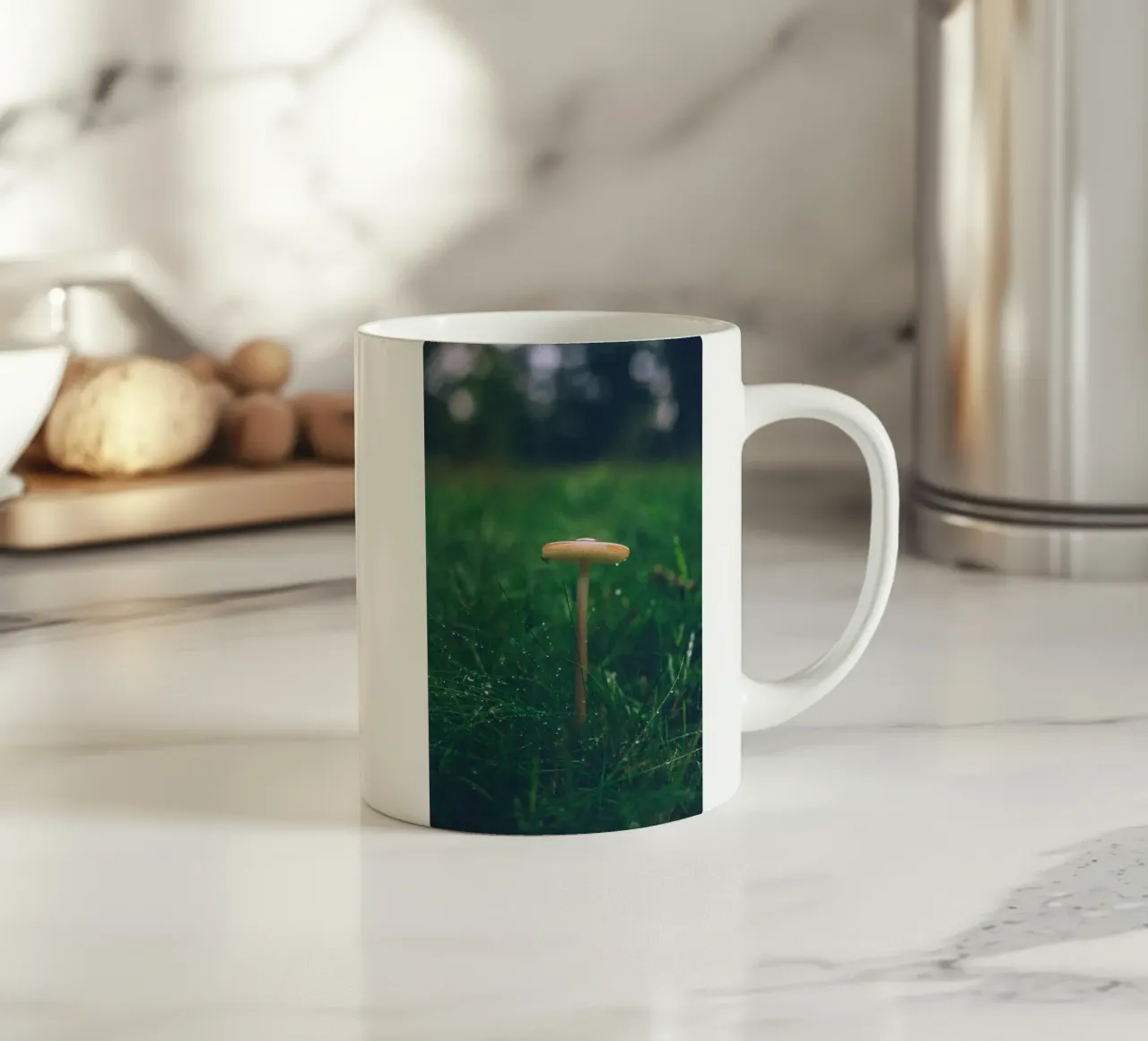 Funghi in autunno | Stile forchetta | Colori scuri e lunatici tazza in ceramica da Bold and Retro