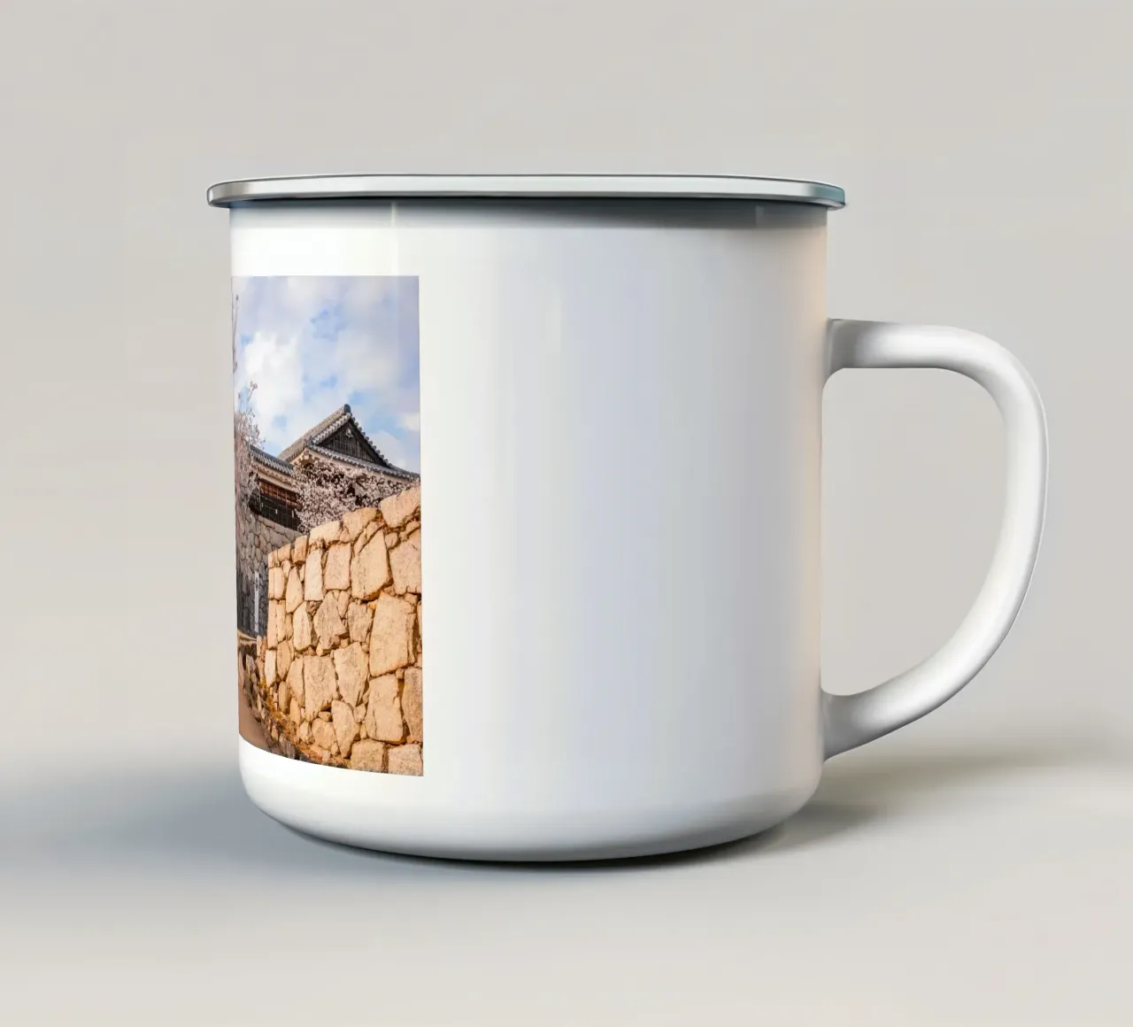 I ciliegi in fiore del castello di Matsuyama, Giappone tazza in smalto da Marcel Bisig
