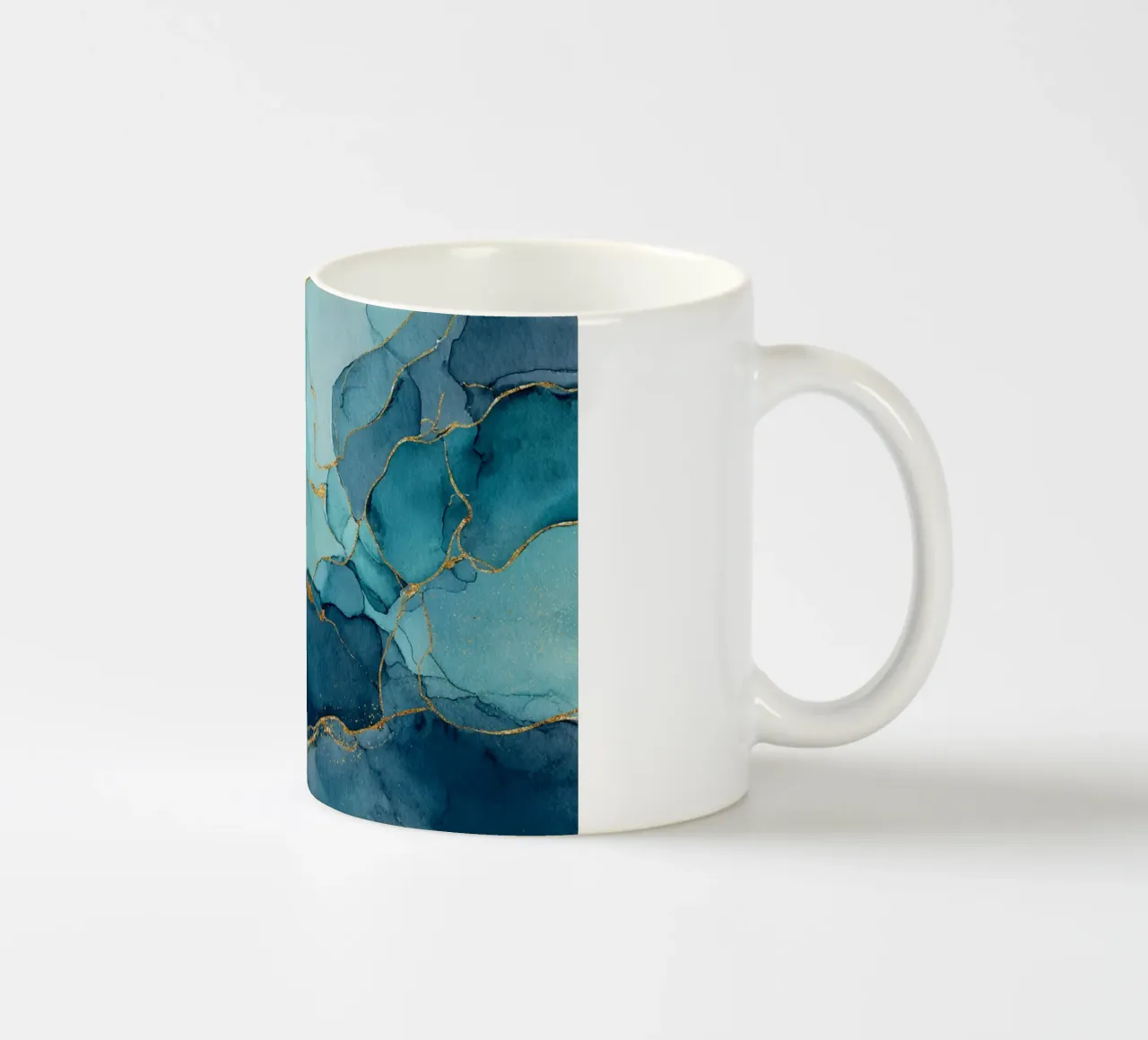Diepblauw en groenblauw met gouden aders en elegant marmeren effect keramische mok van Modern Muse