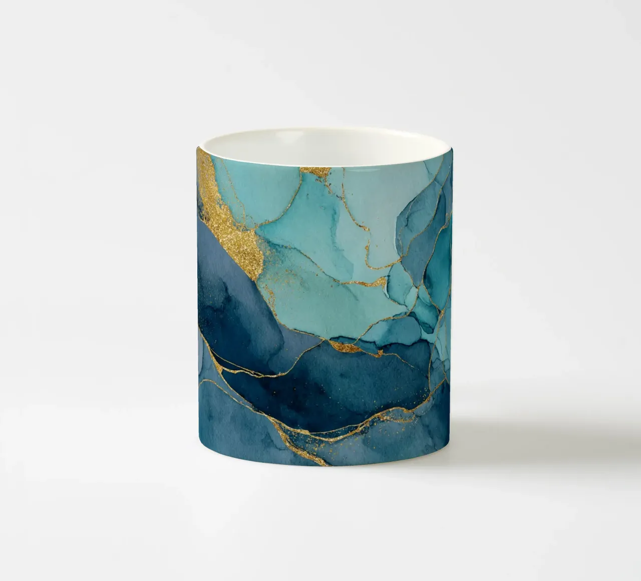 Diepblauw en groenblauw met gouden aders en elegant marmeren effect keramische mok van Modern Muse