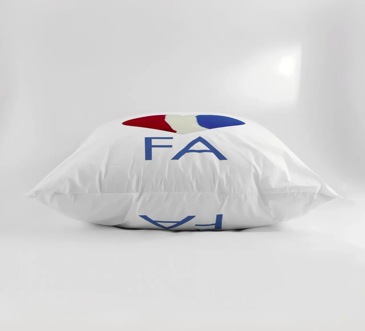 FA Cuore rosso, bianco e blu dipinto a mano cuscino da FABOArt