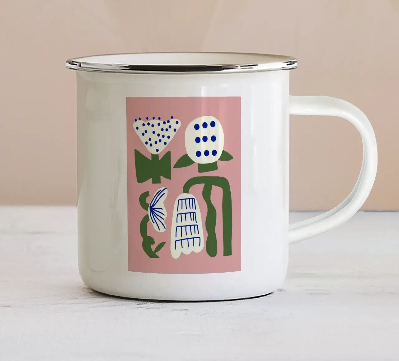 Estrosa composizione di fiori tazza in smalto da Little Dean