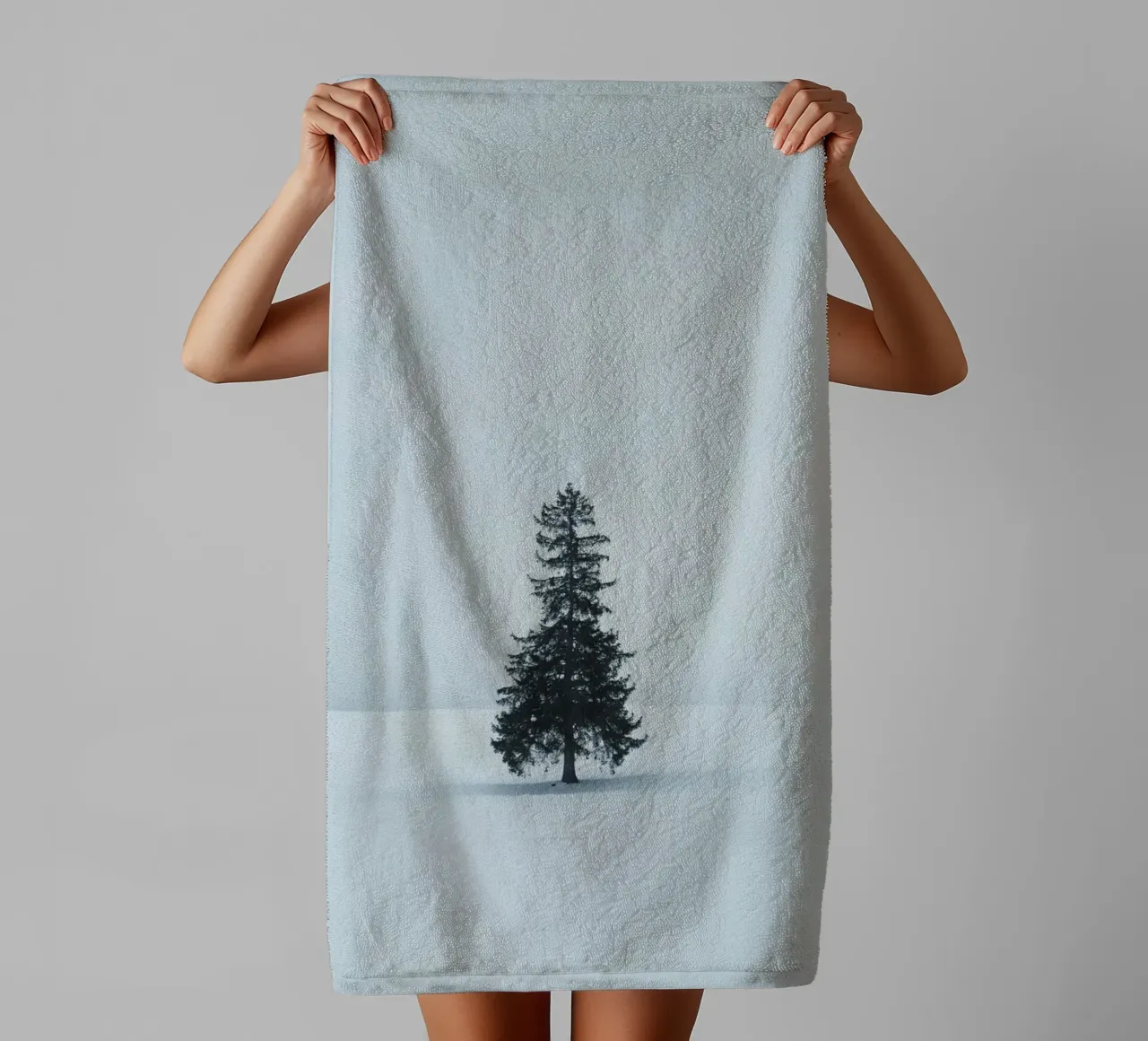 pine tree on snow asciugamano da bagno da feny