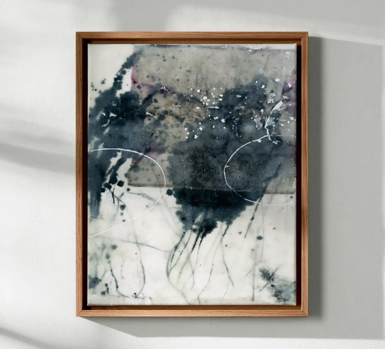 tracemarks of nature tela con Cornice a cassetta da IRIS LEHNHARDT FINE ART